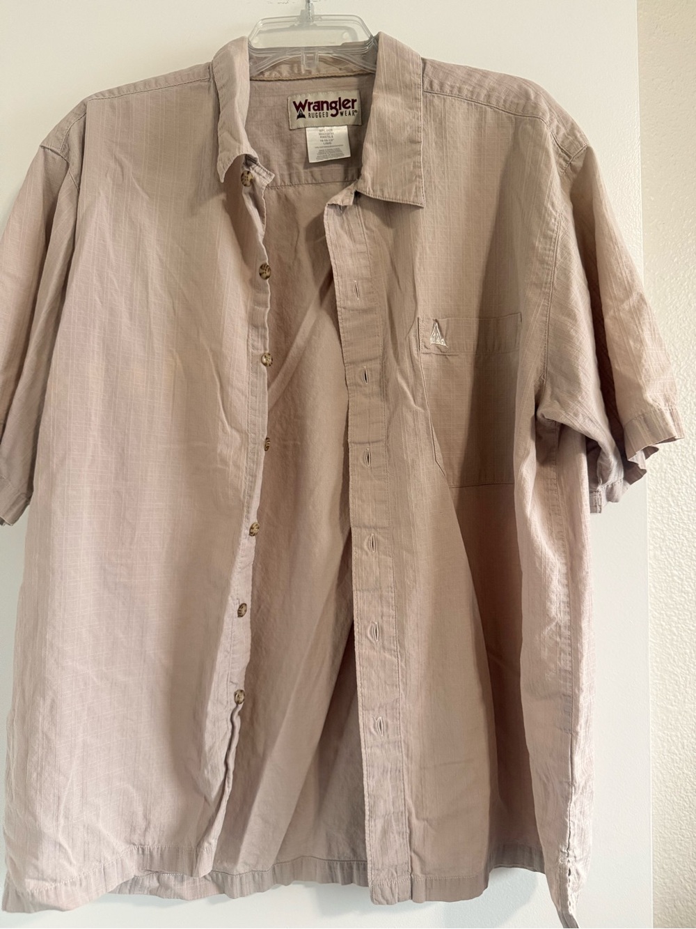 Wrangler Men’s Short Sleeve Button-Up Shirt in Light Beige